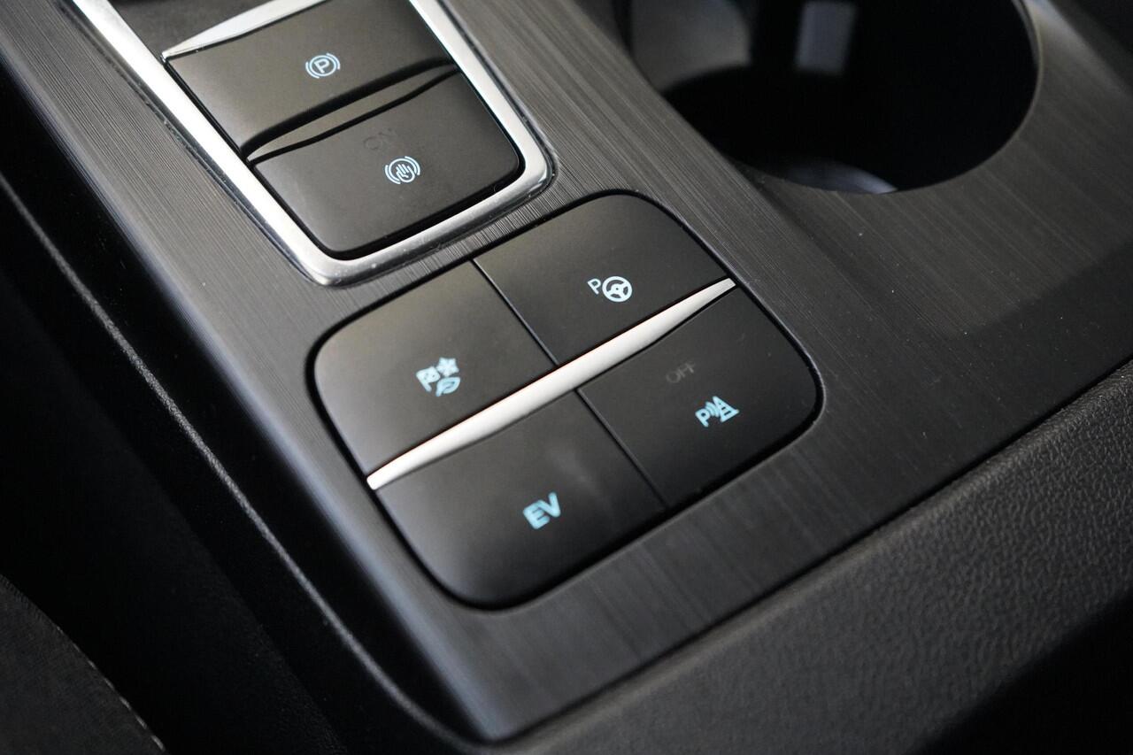 Ford KUGA 2.5 PHEV Titanium | Winter-pack | Adapt. Cruise | SoH 90% | Voorruitverwarming | Privacy Glass | Navigatie | Climate airco