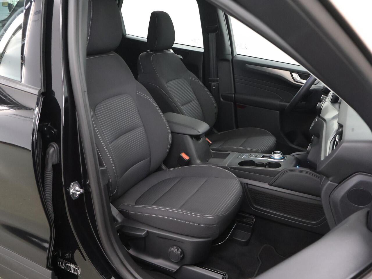 Ford KUGA 2.5 PHEV Titanium | Winterpakket | Navigatie | Cruise Control Adaptief | Parkeercamera |