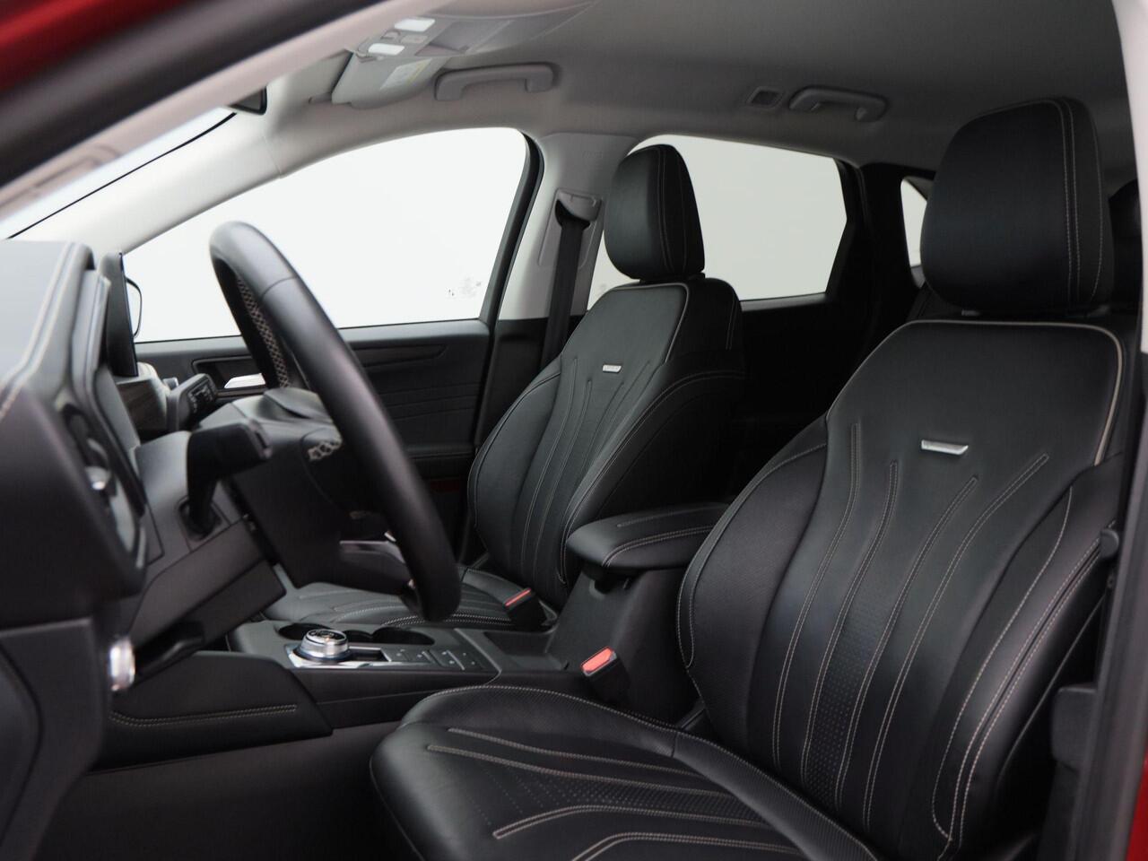 Ford KUGA 2.5 PHEV Vignale | Adaptive Cruise | Camera | Leder | Bluetooth | Stoel en stuurverwarming | Navigatie | 75.901 Km!!