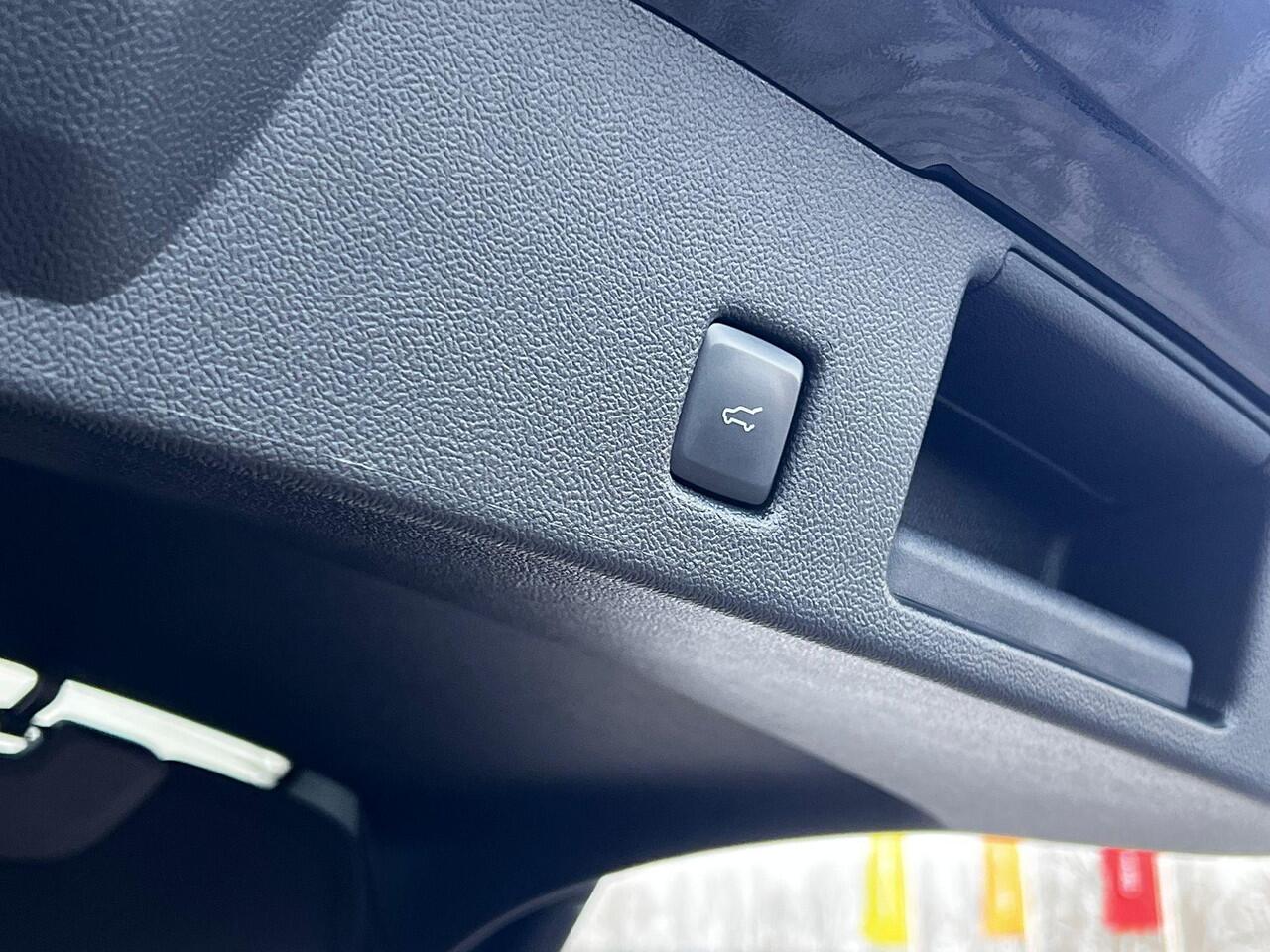 Ford KUGA 1.5 EcoBoost ST-Line 150pk | Winterpack | 19 inch lichtmetalen velgen | elektrisch bedienbare achterklep