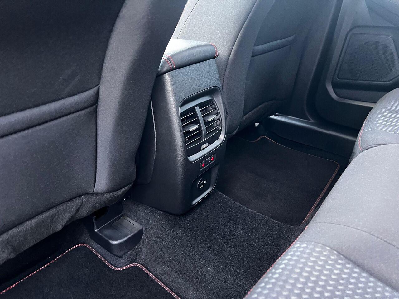 Ford KUGA 1.5 EcoBoost ST-Line 150pk | Winterpack | 19 inch lichtmetalen velgen | elektrisch bedienbare achterklep