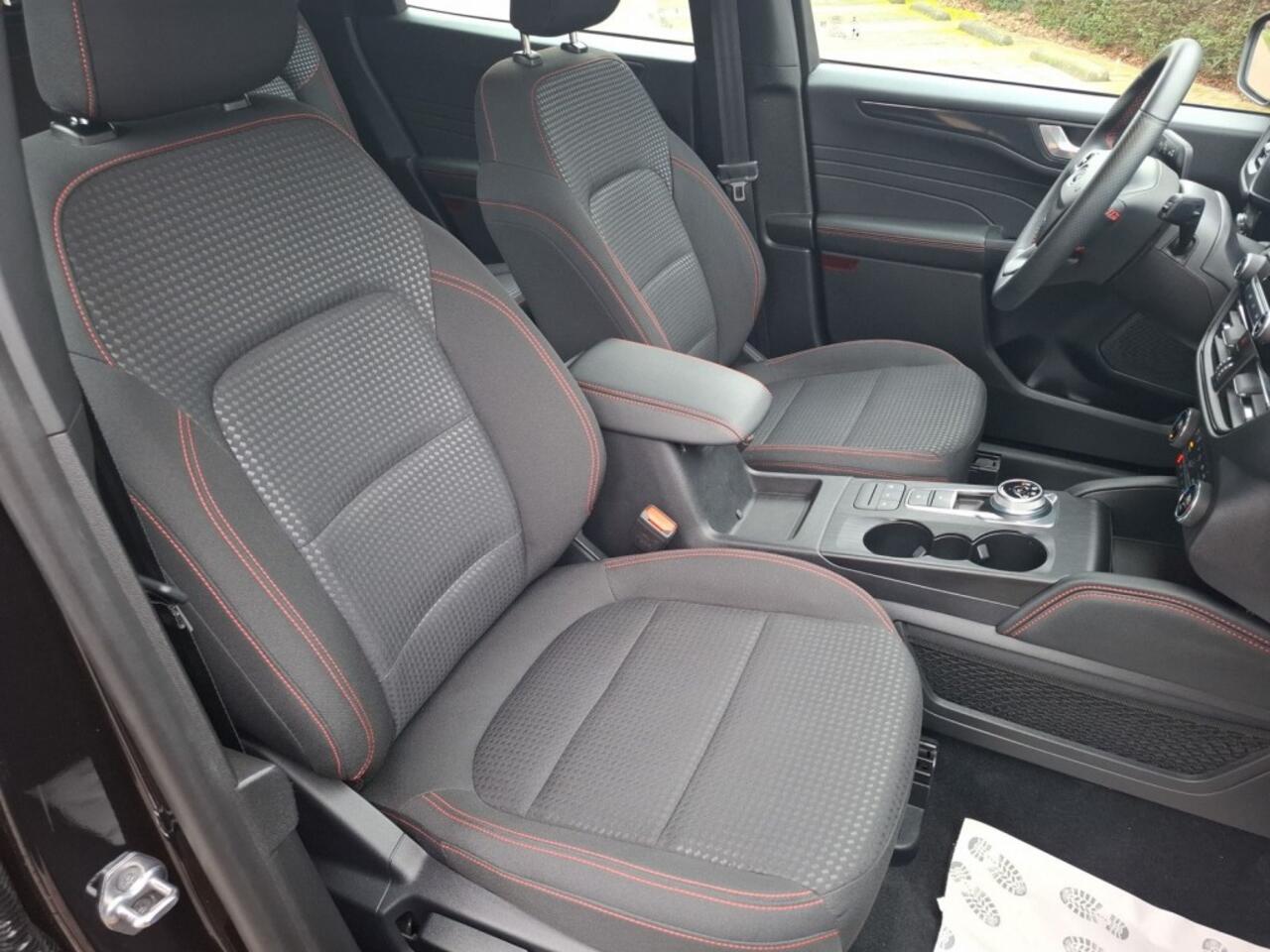 Ford KUGA 2.5 ST-Line Winterpack Plug-In hybride . Alle optie's, 23.000 km.