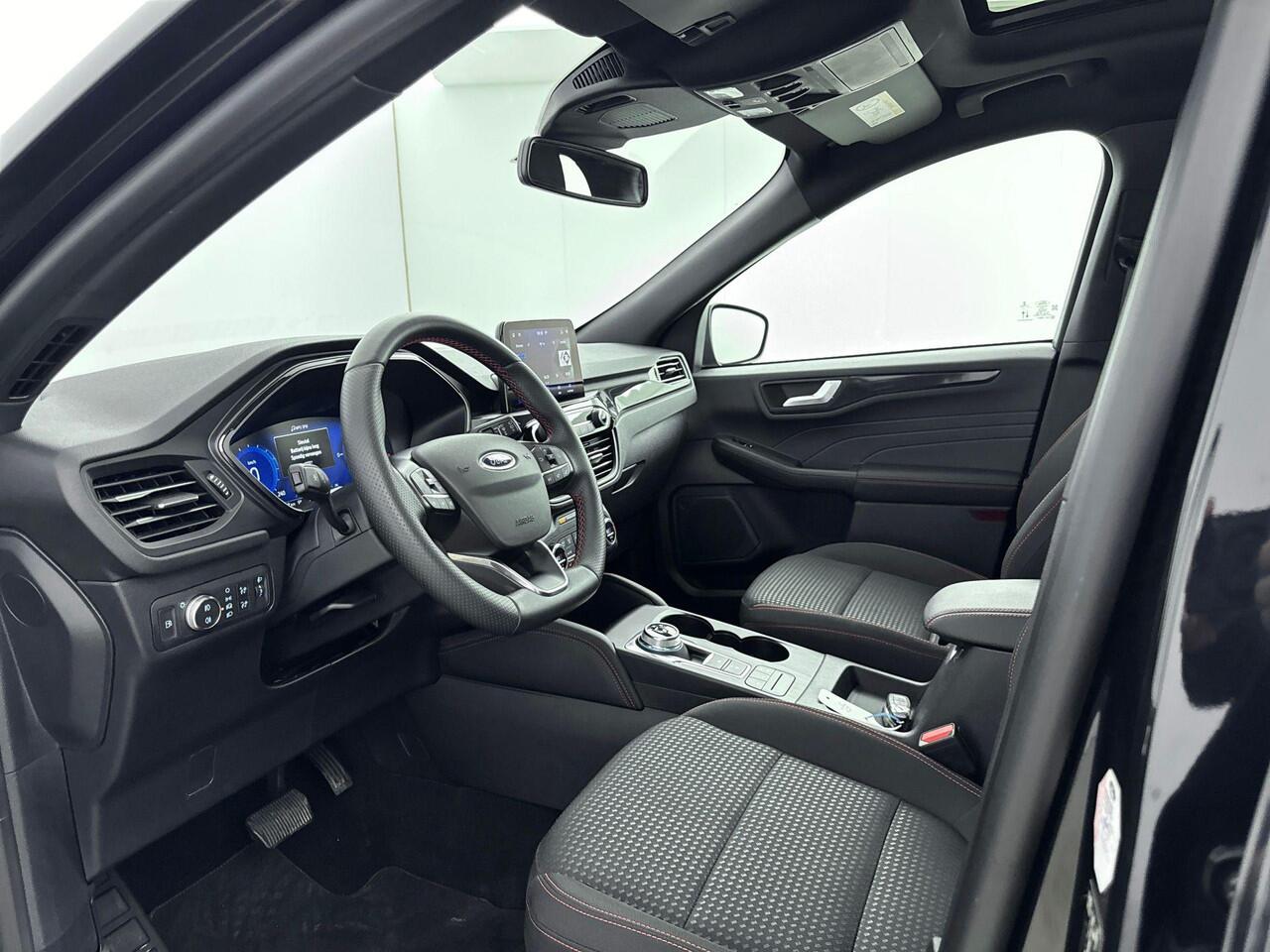 Ford KUGA 2.5 PHEV Titanium X | Cruise Control | Panorama Dak| Achterruitrij Camera | Stoelverwarming | Navigatie | Apple Carplay/Android Auto |