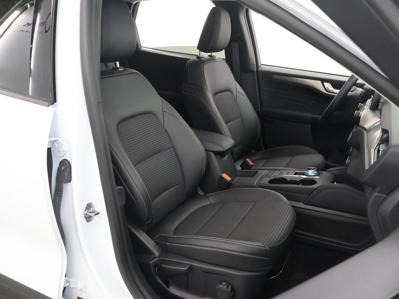 Ford KUGA 2.5 PHEV Titanium X | Trekhaak | Cruise Control Adaptief | B&O Audio | Stoelverwarming | Parkeercamera |