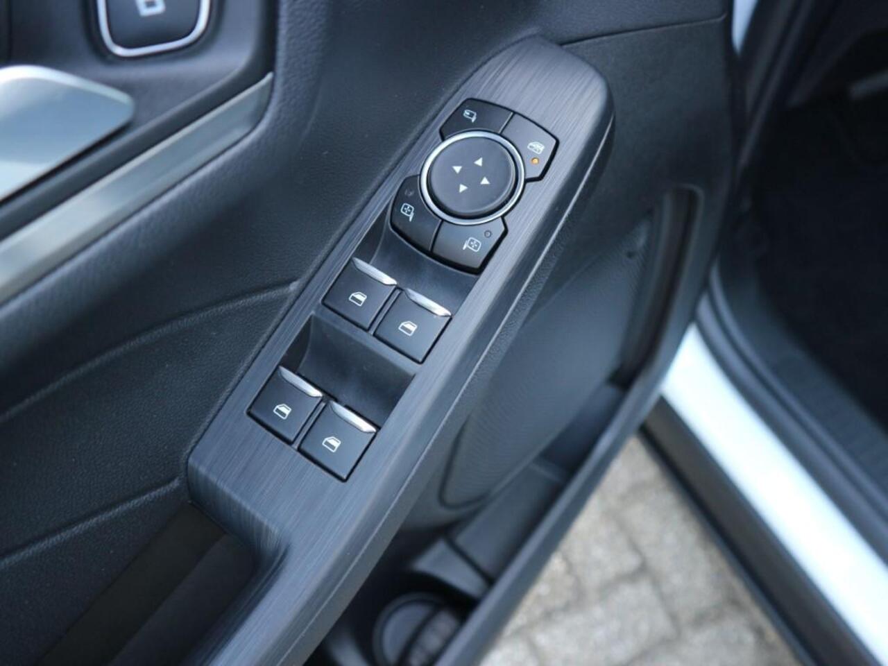 Ford KUGA 2.5 PHEV Titanium * ADAP CRUISE * PANO * WINTER PAKKET * BLIS *