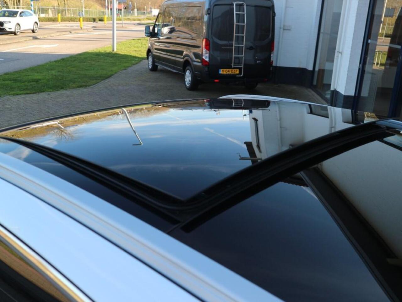 Ford KUGA 2.5 PHEV Titanium * ADAP CRUISE * PANO * WINTER PAKKET * BLIS *