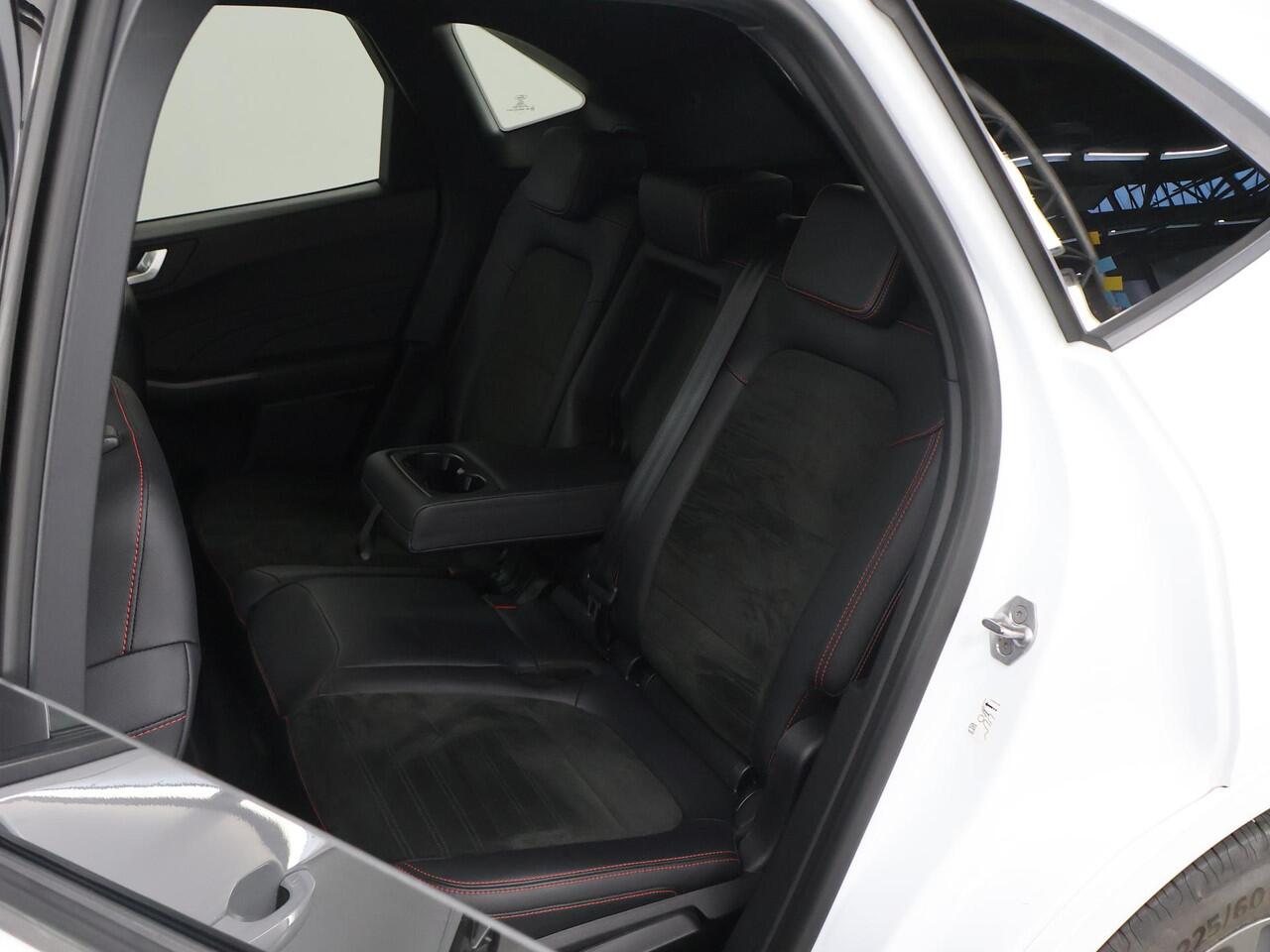 Ford KUGA 2.5 PHEV ST-Line X | Trekhaak | Winterpakket | Cruise Control Adaptief | Head-Up | Navigatie | Parkeercamera |