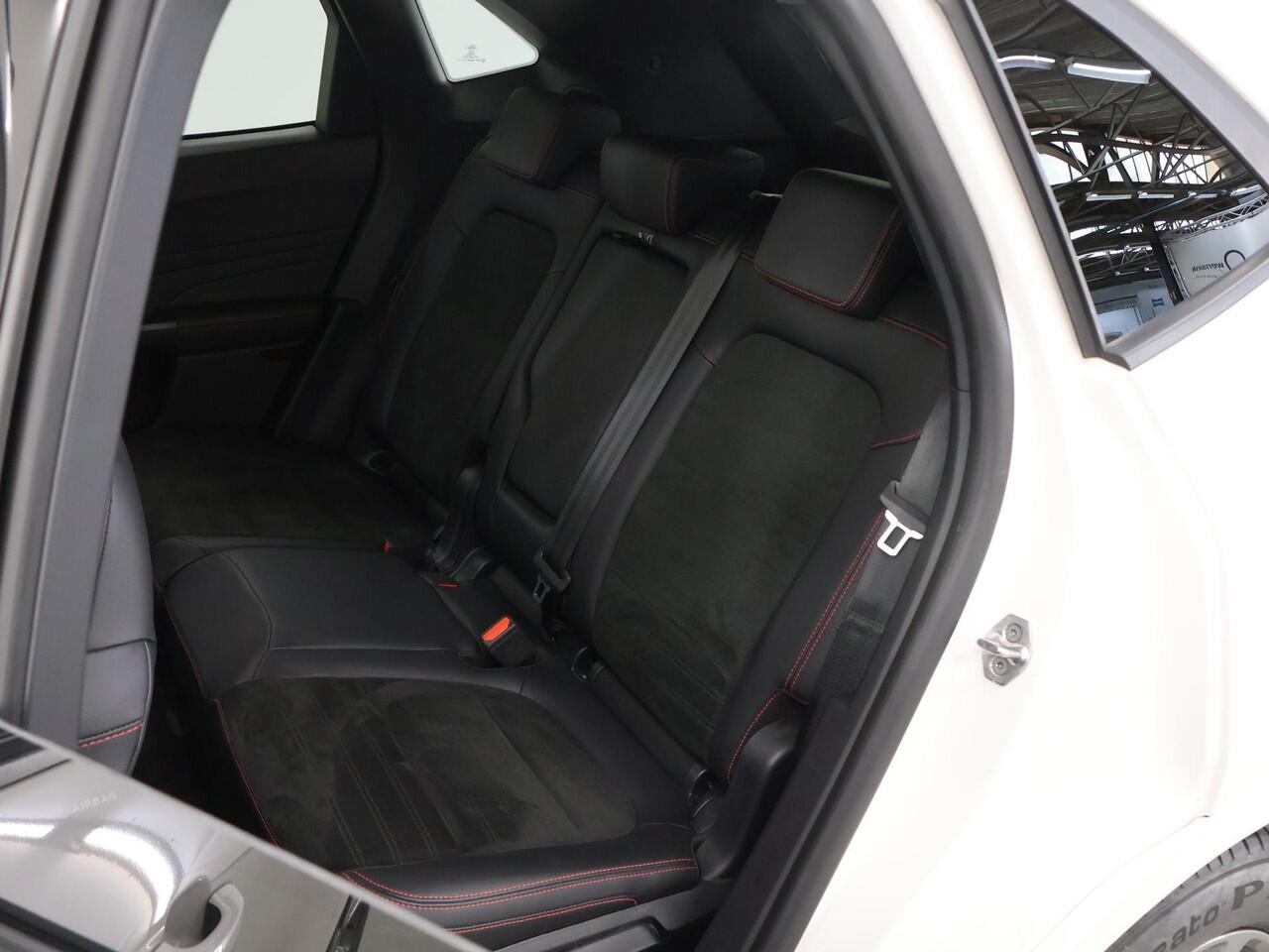 Ford KUGA 2.5 PHEV ST-Line X | Trekhaak | Winterpakket | Cruise Control Adaptief | B&O | Parkeercamera |