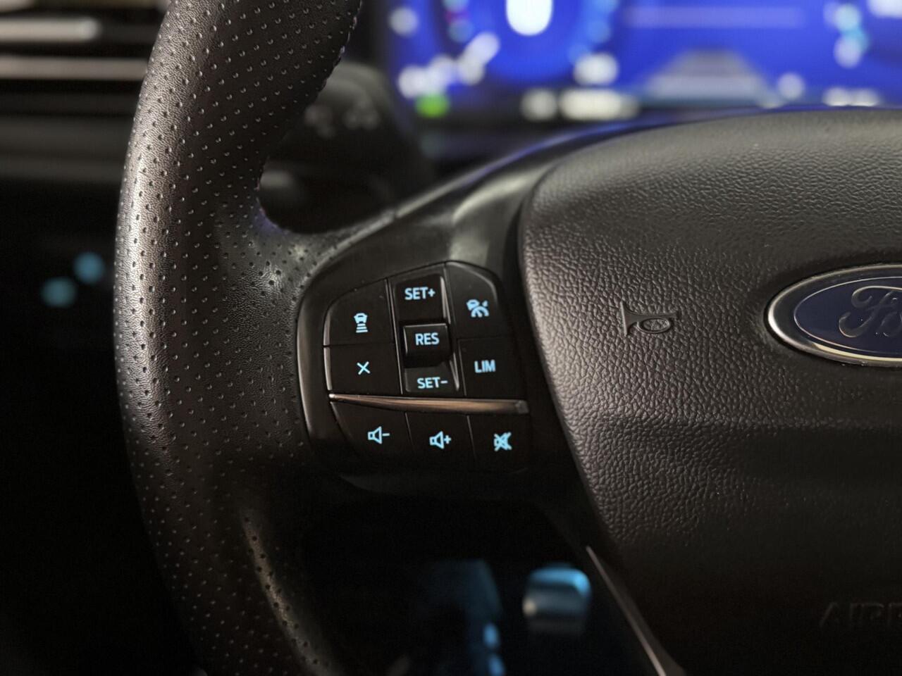 Ford KUGA 150pk ST-Line Trekhaak Ad. Cruise Camera Winter Parking Dodehoek pack El. Achterklep Dealeronderhouden