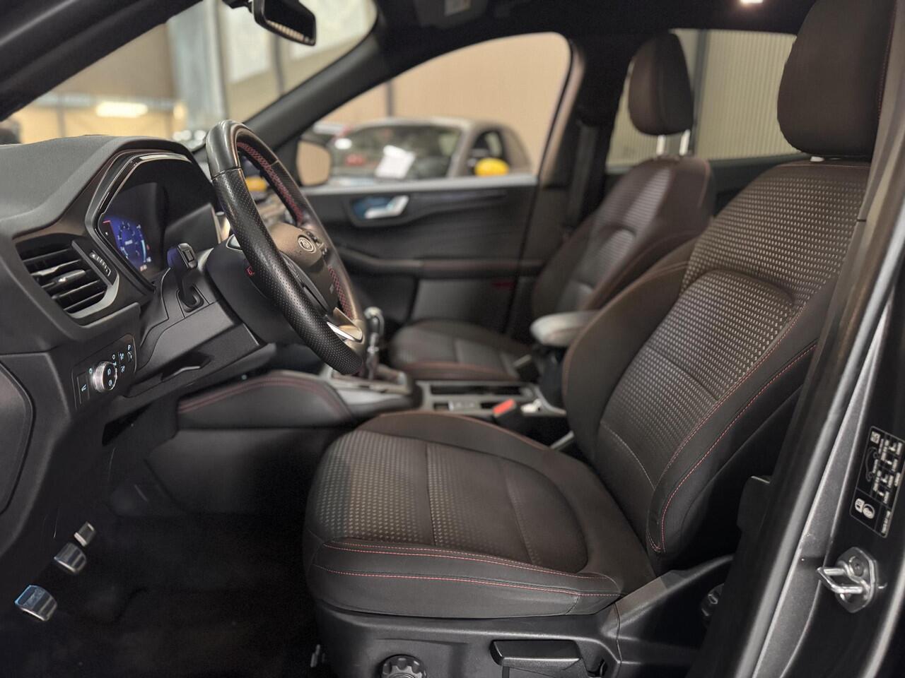 Ford KUGA 150pk ST-Line Trekhaak Ad. Cruise Camera Winter Parking Dodehoek pack El. Achterklep Dealeronderhouden