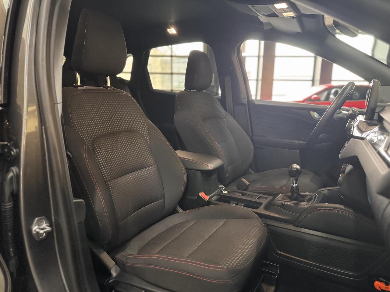 Ford KUGA 150pk ST-Line Trekhaak Ad. Cruise Camera Winter Parking Dodehoek pack El. Achterklep Dealeronderhouden