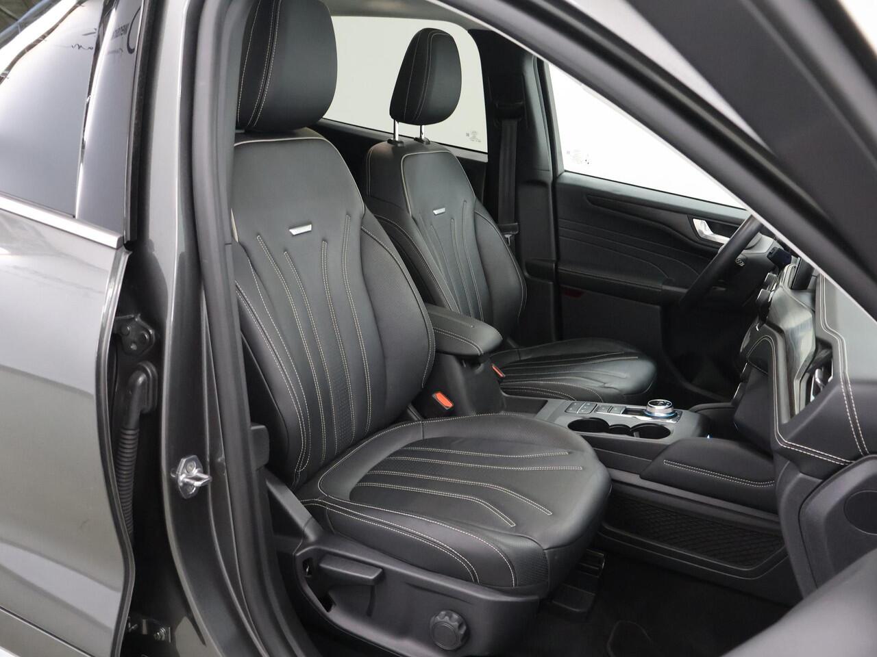 Ford KUGA 2.5 PHEV Vignale | Elektr. Trekhaak | Panoramadak | Stoelverwarming | Cruise Control Adaptief | Head-Up | Leder | Navigatie |