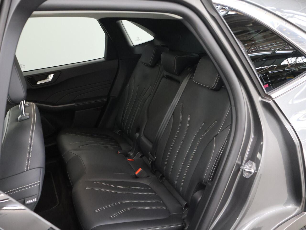 Ford KUGA 2.5 PHEV Vignale | Elektr. Trekhaak | Panoramadak | Stoelverwarming | Cruise Control Adaptief | Head-Up | Leder | Navigatie |
