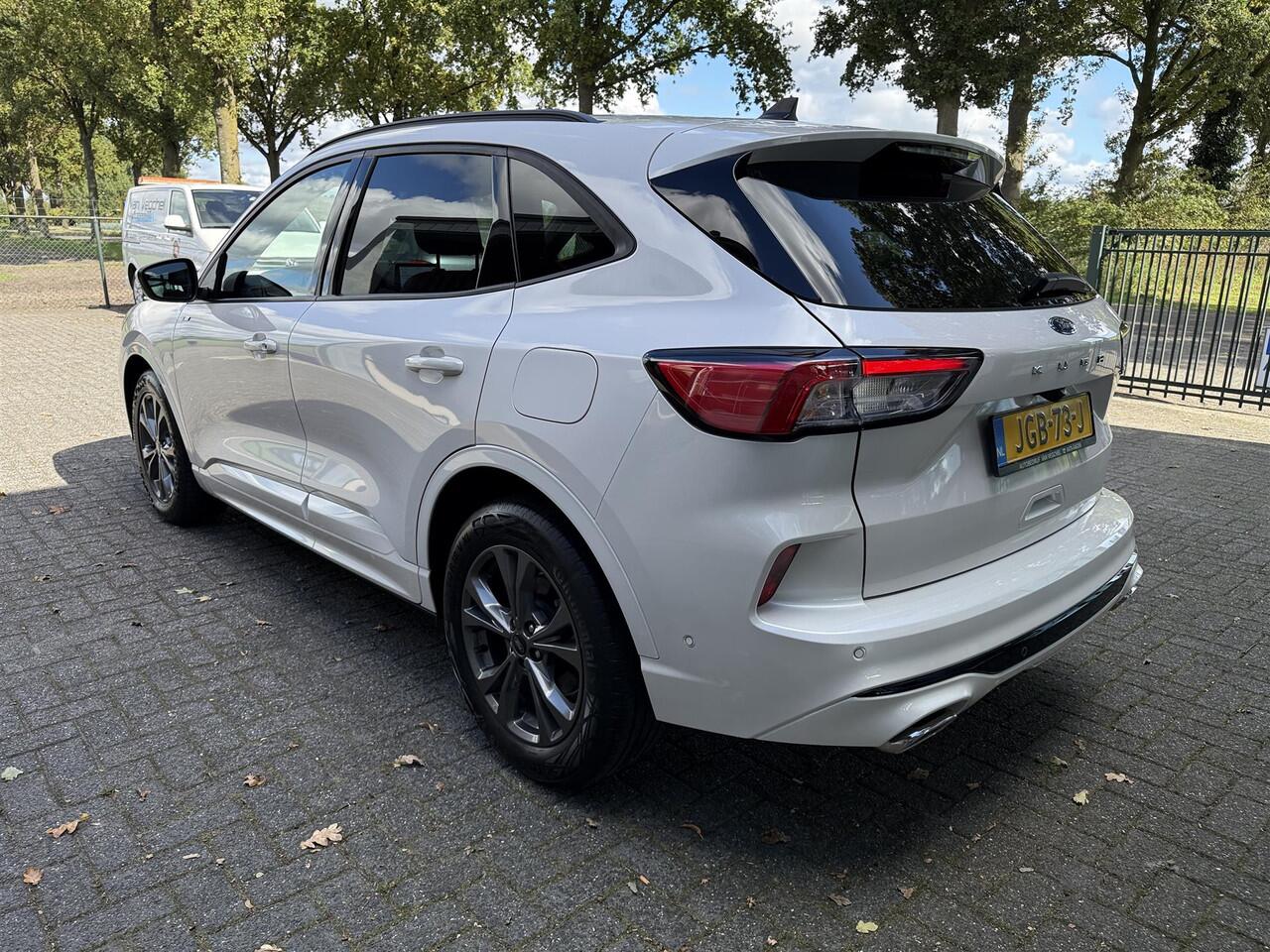 Ford KUGA 1.5 EcoB. ST-Line X 1800 kg trekgewicht.