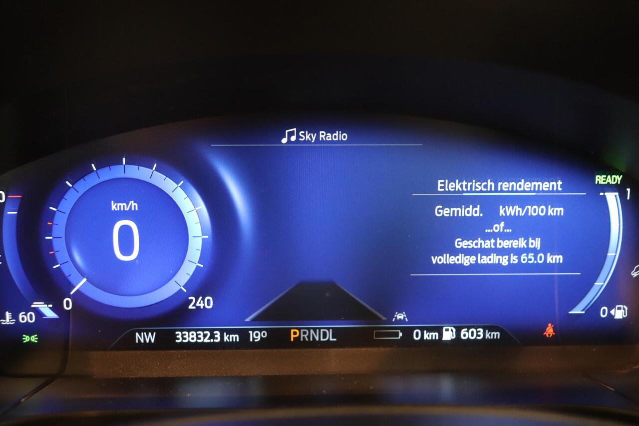 Ford KUGA 2.5 PHEV ST-Line | Schuif kanteldak | Camera | Trekhaak | Stoelverwarming | Navigatie | AppleCarplay AndroidAuto |