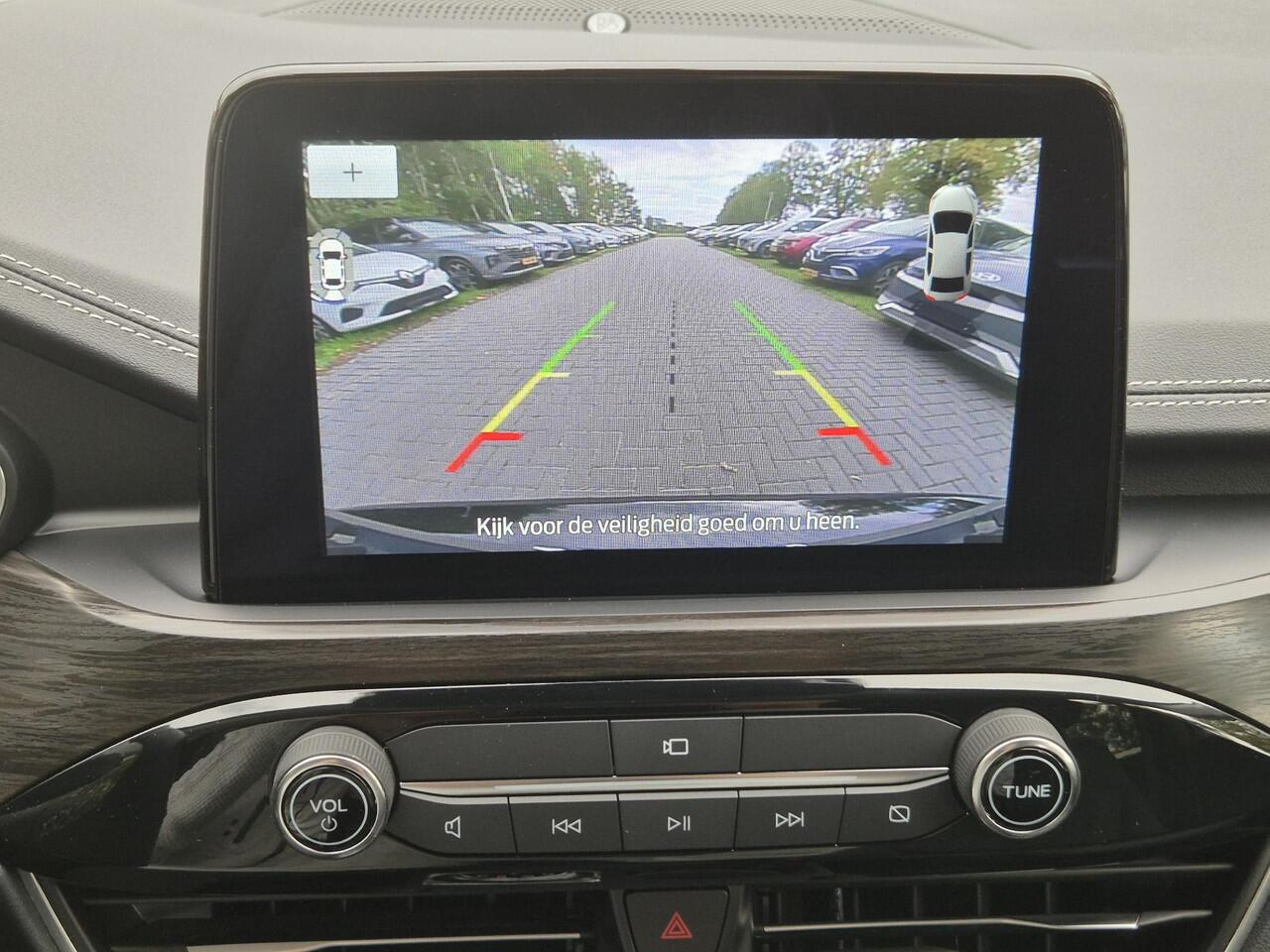 Ford KUGA 2.5 PHEV Plug-in Vignale Automaat / Driver Assistance Pack / Technology Pack / HUD / Apple Carplay Android Auto / Stuur-, Stoel en Achterbankverwarming / Adaptief CC / Voorruit verwarming / Elektrische achterklep / Achteruitrijcamera / Keyless Entry/Start