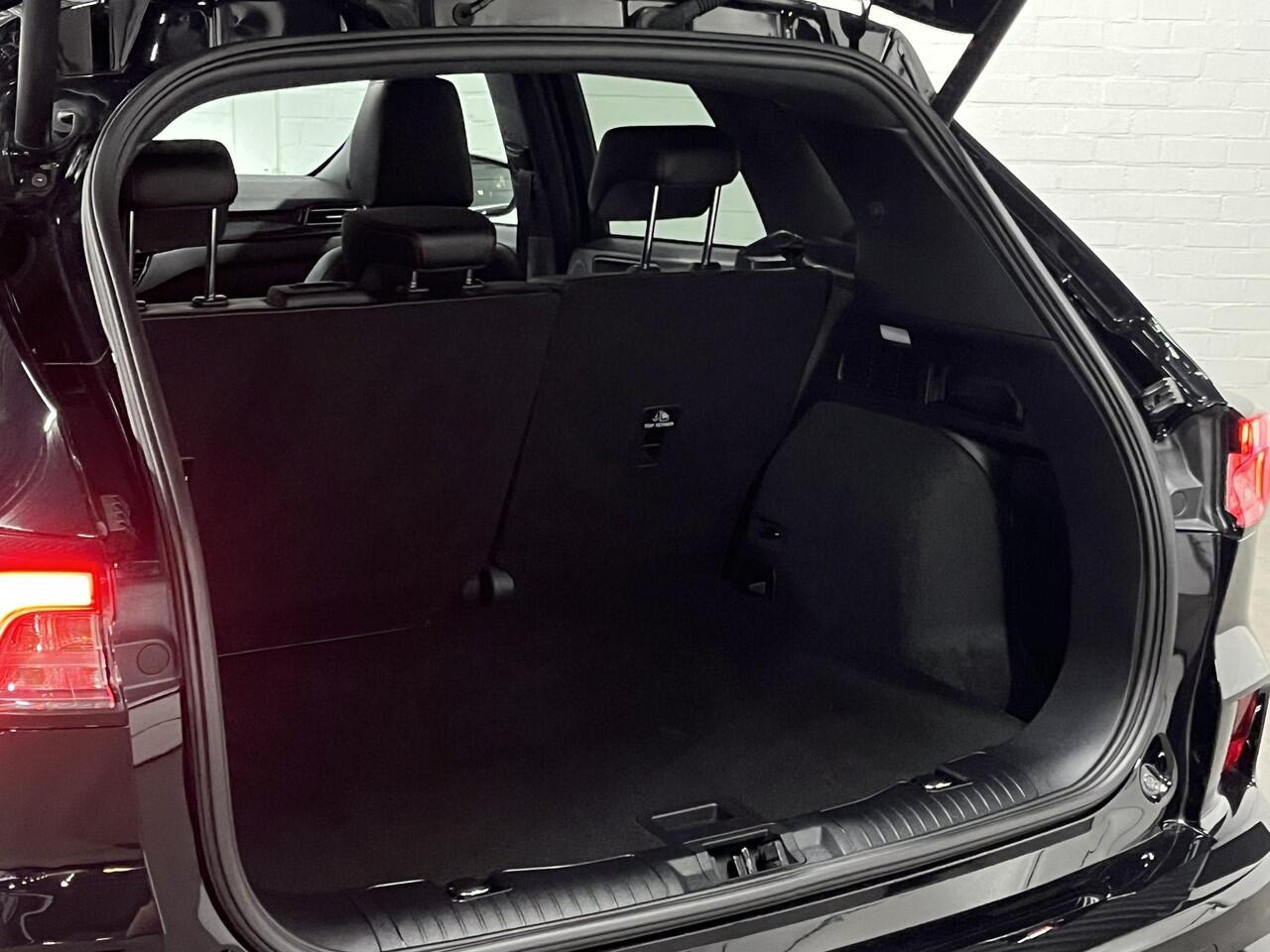 Ford KUGA 1.5 EcoBoost ST-Line X *1800 kg Trekgewicht | Open dak | Trekhaak | Adapt. cruise control | Carplay | Stuur-/Stoelverwarming