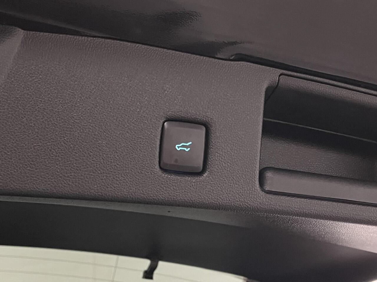 Ford KUGA 1.5 EcoBoost ST-Line X *1800 kg Trekgewicht | Open dak | Trekhaak | Adapt. cruise control | Carplay | Stuur-/Stoelverwarming