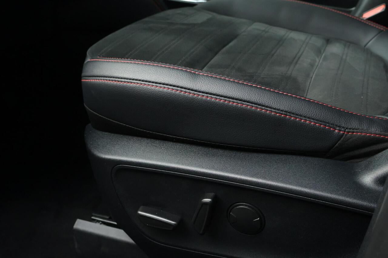 Ford KUGA 2.5 PHEV ST-Line X / Pano / Trekhaak