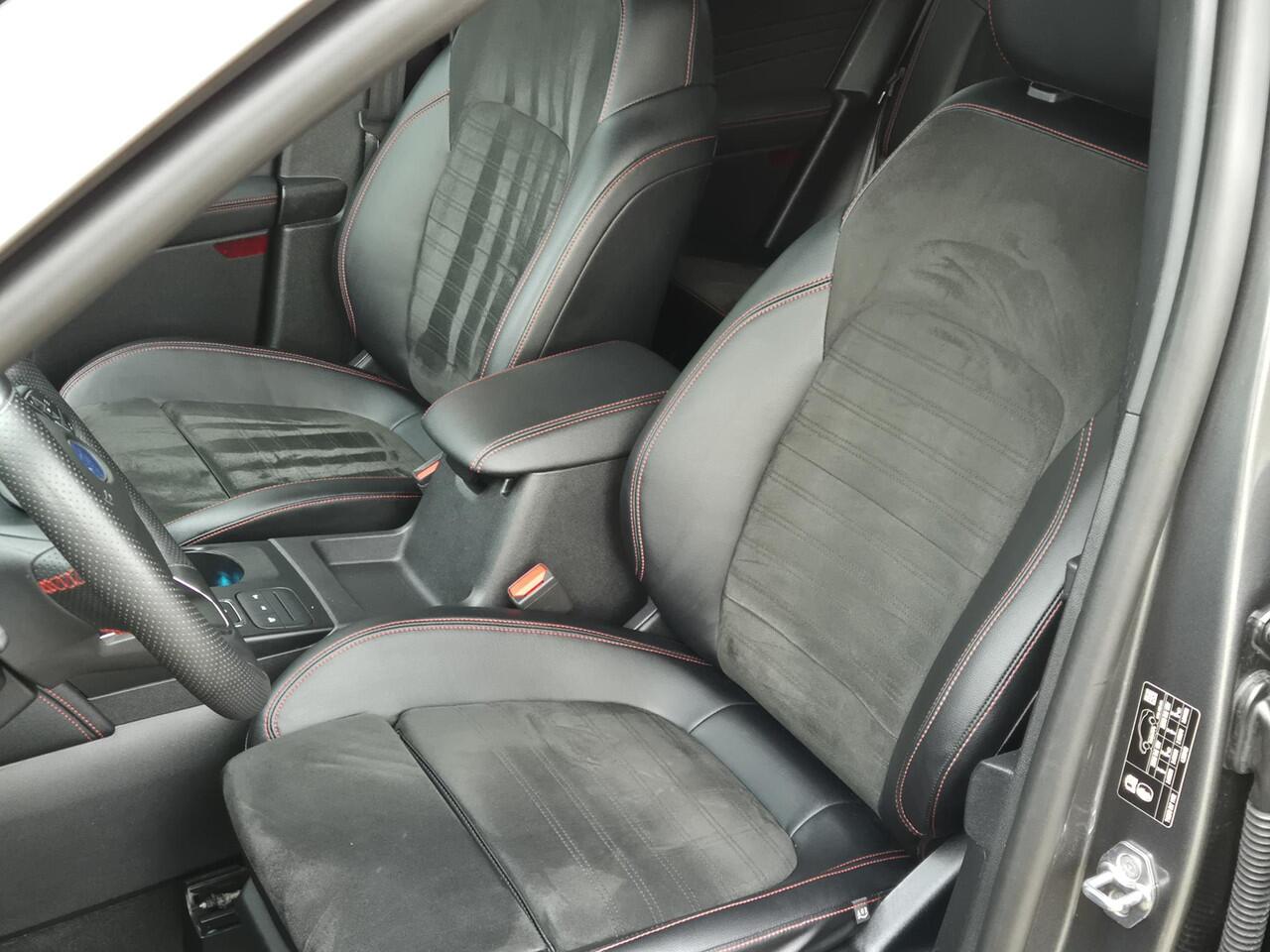 Ford KUGA 2.5 PHEV ST-Line | Navigatie | Climate Control | Licht metalen velgen | Cruise Control | Parkeersensoren + Camera