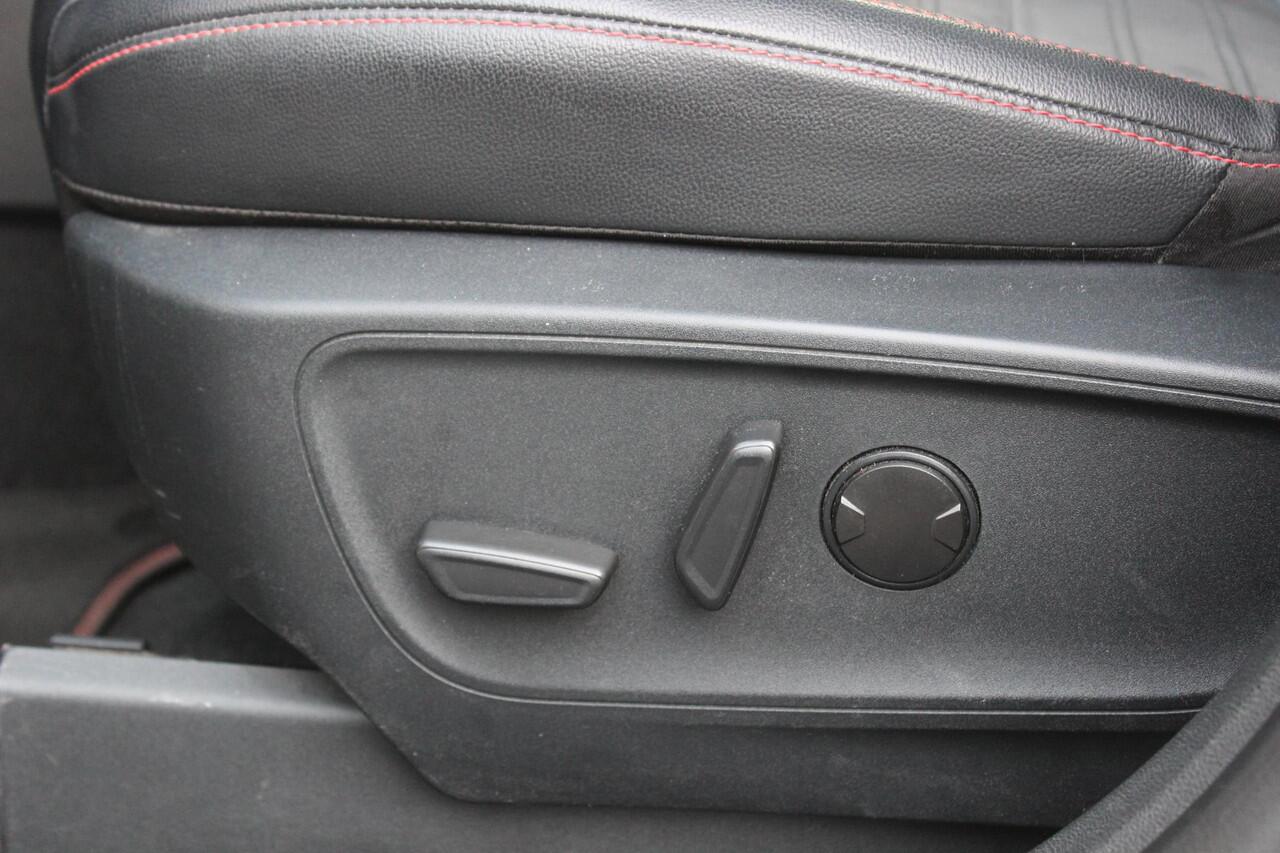 Ford KUGA 2.5 PHEV ST-Line X Driver Ass Pack, Pearl White, Elek Trekhaak, Panoramadak, All Season!