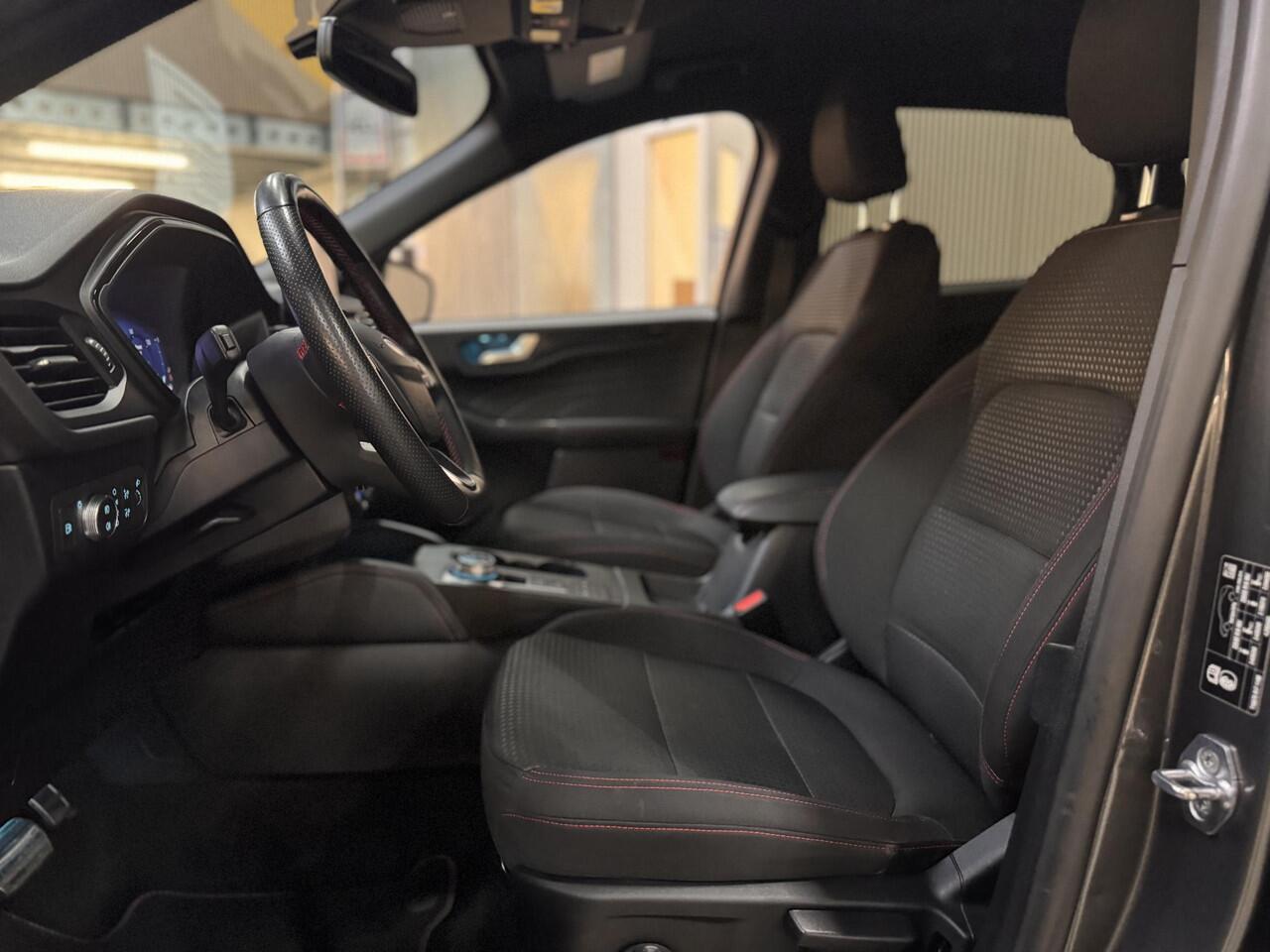 Ford KUGA 2.5 PHEV ST-Line Navi Camera Wegklapbare Trekhaak 19" Lichtmetalen velgen Dealeronderhouden