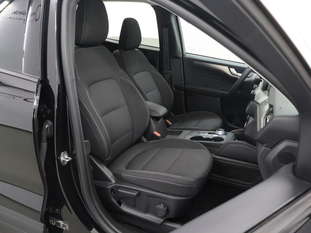 Ford KUGA 2.5 PHEV Titanium | Trekhaak | Winterpakket | Cruise Control Adaptief | Navigatie | Parkeercamera |