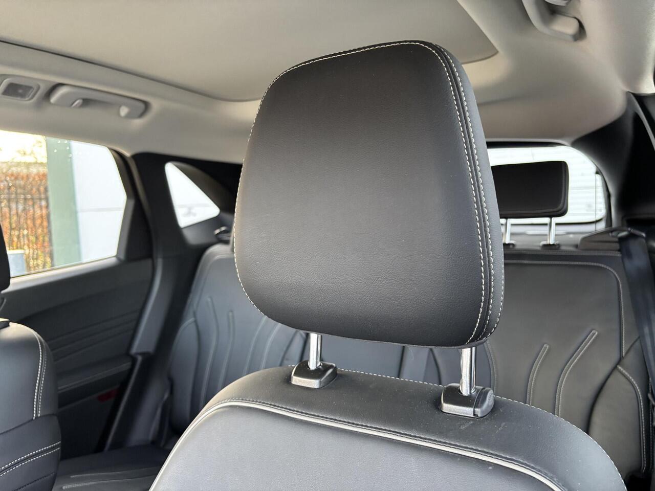 Ford KUGA 2.5 PHEV Vignale | Lederen bekleding | Adaptieve cruise control | Camera achterzijde | Panoramisch schuifdak| Trekhaak Elektrisch |