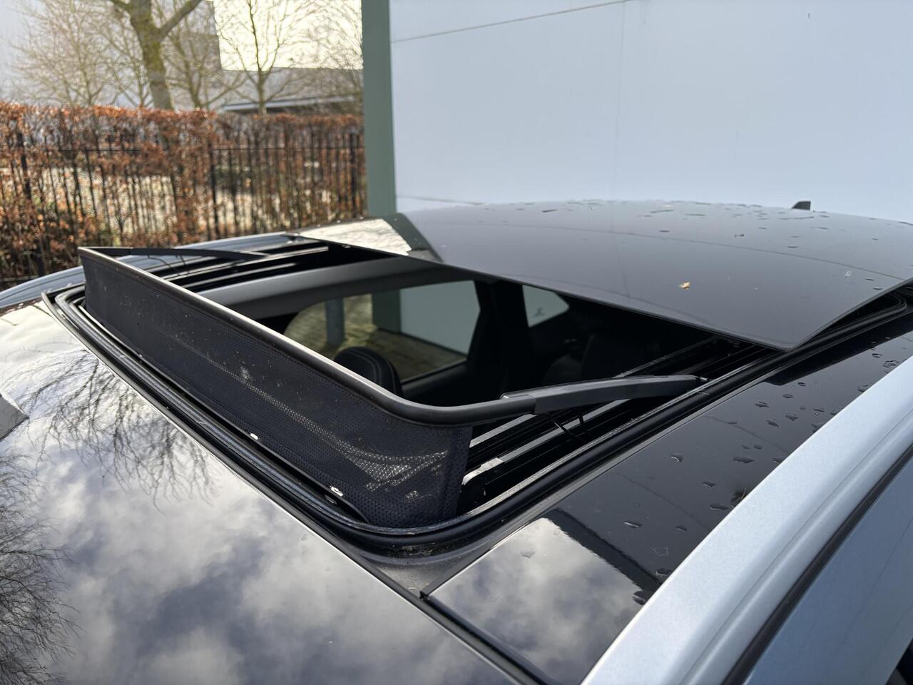 Ford KUGA 2.5 PHEV Vignale | Lederen bekleding | Adaptieve cruise control | Camera achterzijde | Panoramisch schuifdak| Trekhaak Elektrisch |