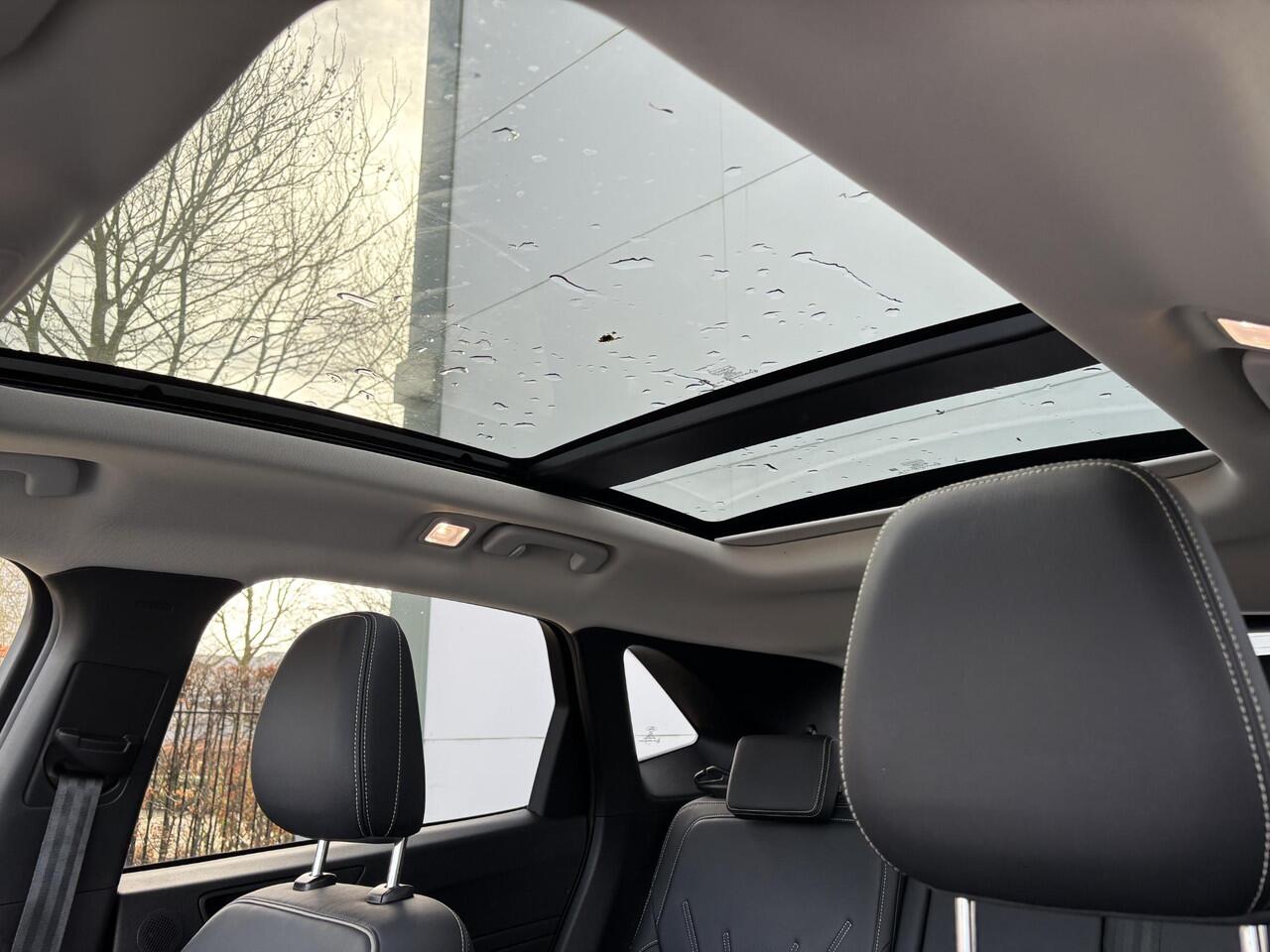 Ford KUGA 2.5 PHEV Vignale | Lederen bekleding | Adaptieve cruise control | Camera achterzijde | Panoramisch schuifdak| Trekhaak Elektrisch |