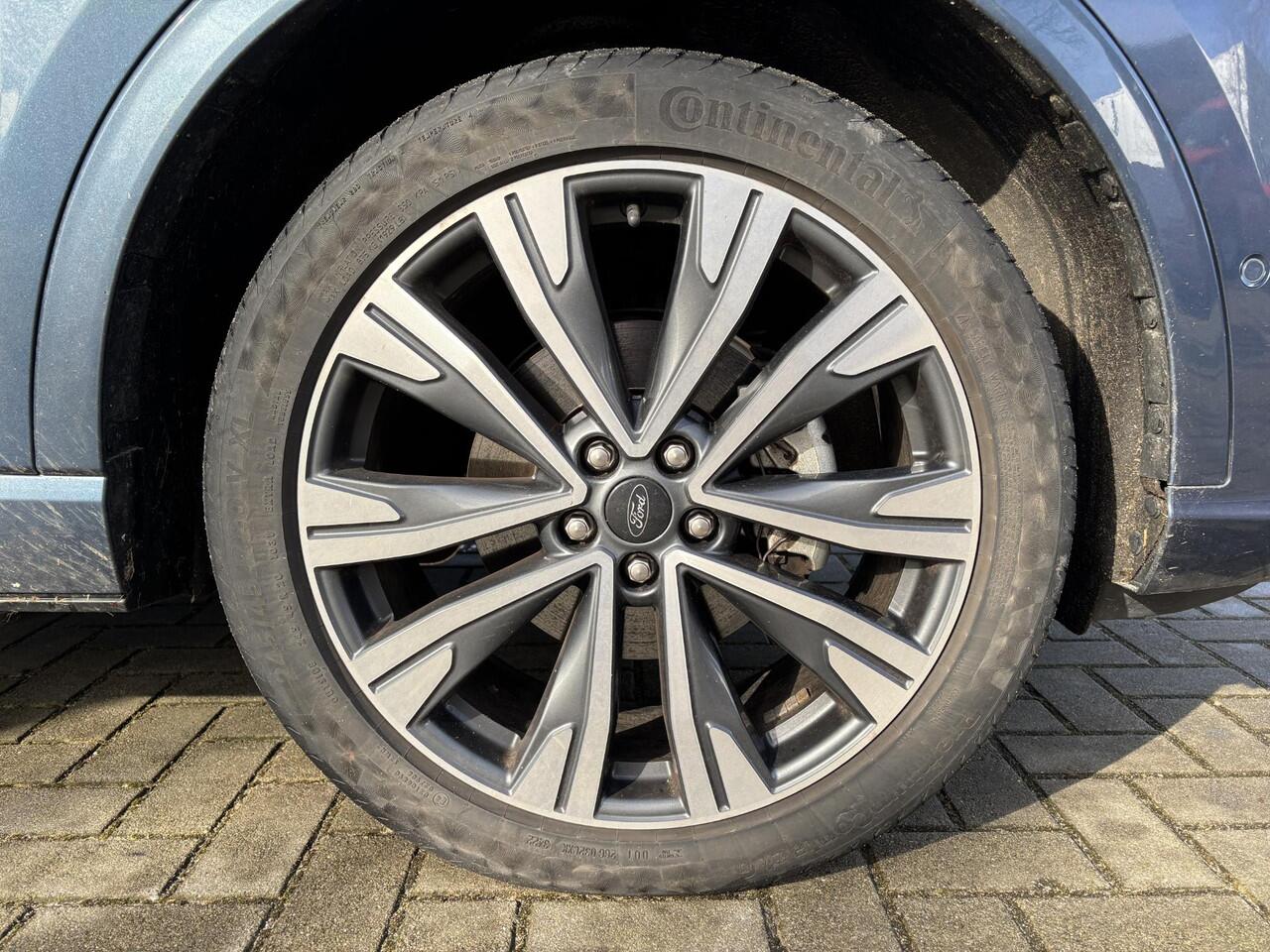 Ford KUGA 2.5 PHEV Vignale | Lederen bekleding | Adaptieve cruise control | Camera achterzijde | Panoramisch schuifdak| Trekhaak Elektrisch |