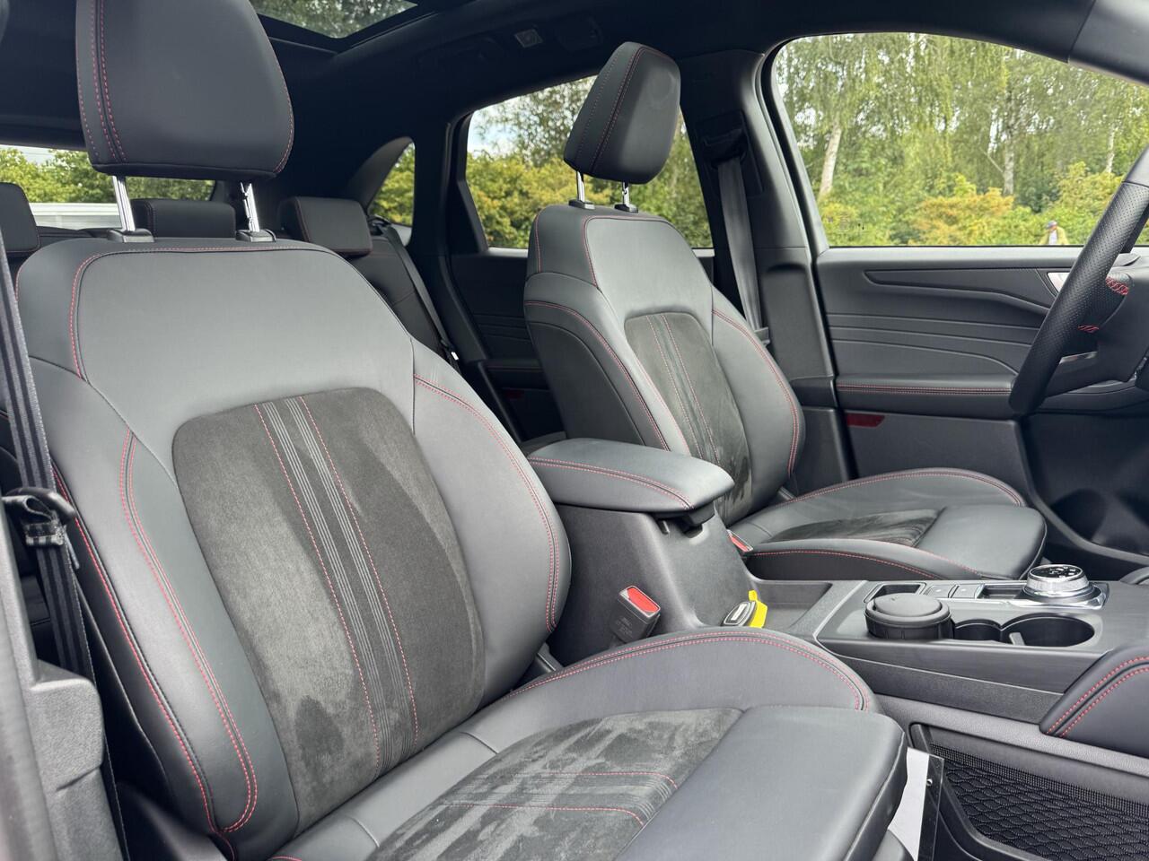 Ford KUGA 2.5 FHEV ST-Line X | SCI | 190pk | Driver Assistance Pack | Winterpack | Panoramadak | Technology Pack | Geen Stekker nodig | All Season banden