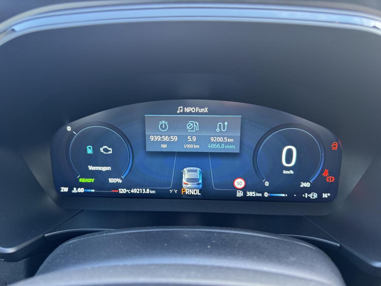 Ford KUGA 2.5 FHEV ST-Line X | 190pk | Driver Assistance Pack | Winterpack | Panoramadak | Technology Pack | Geen Stekker nodig | All Season banden