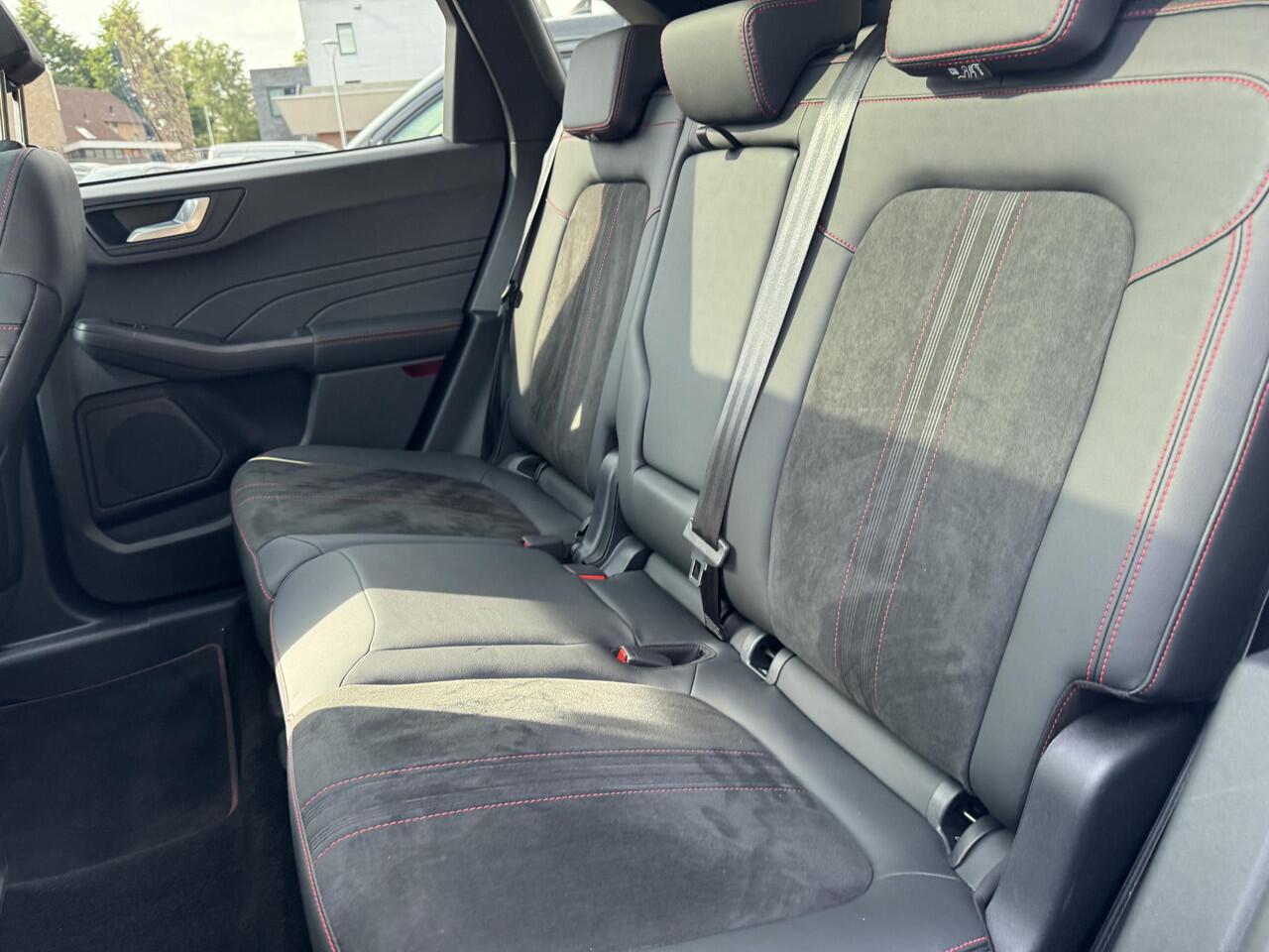 Ford KUGA 2.5 FHEV ST-Line X | SCI | 190pk | Driver Assistance Pack | Winterpack | Panoramadak | Technology Pack | Geen Stekker nodig | All Season banden