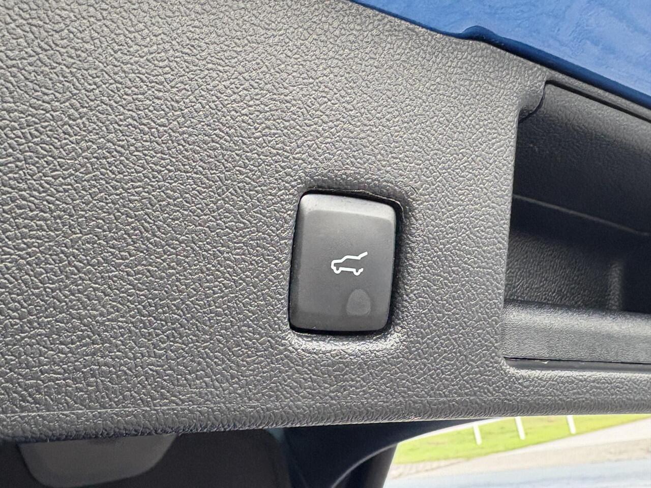 Ford KUGA 2.5 FHEV ST-Line X 190pk | Driver Assistance Pack | Technology Pack | Winterpack | Panoramadak | All Weather banden | Geen stekker nodig