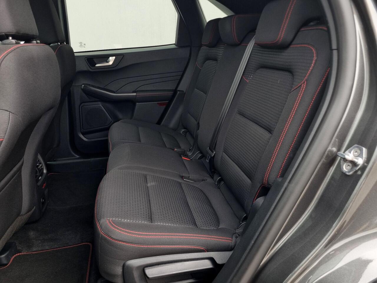 Ford KUGA 2.5 PHEV ST-Line Automaat / Winter Pack / Fabrieksgarantie tot 15-02-2029 / SoH 95% / Navigatie / Cruise Control / Stoelverwarming / Stuurverwarming