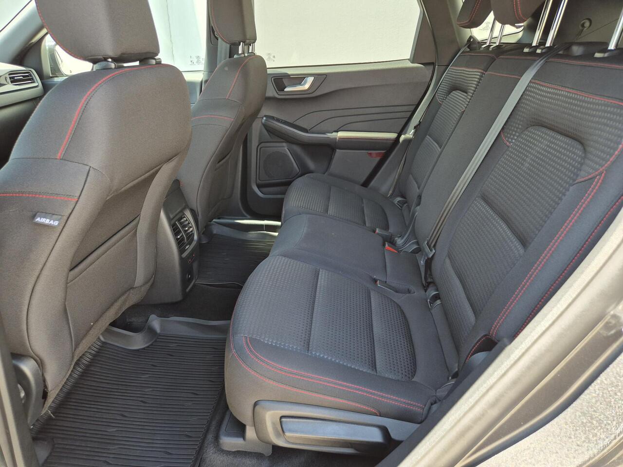 Ford KUGA 2.5 PHEV Plug-in ST-Line Automaat / Winter-pack / Apple Carplay Android Auto / Achteruitrijcamera / Stoel-, Stuur en achterbankverwarming / Climate control / Voorruit verwarming / Trekgewicht 1500 kg /