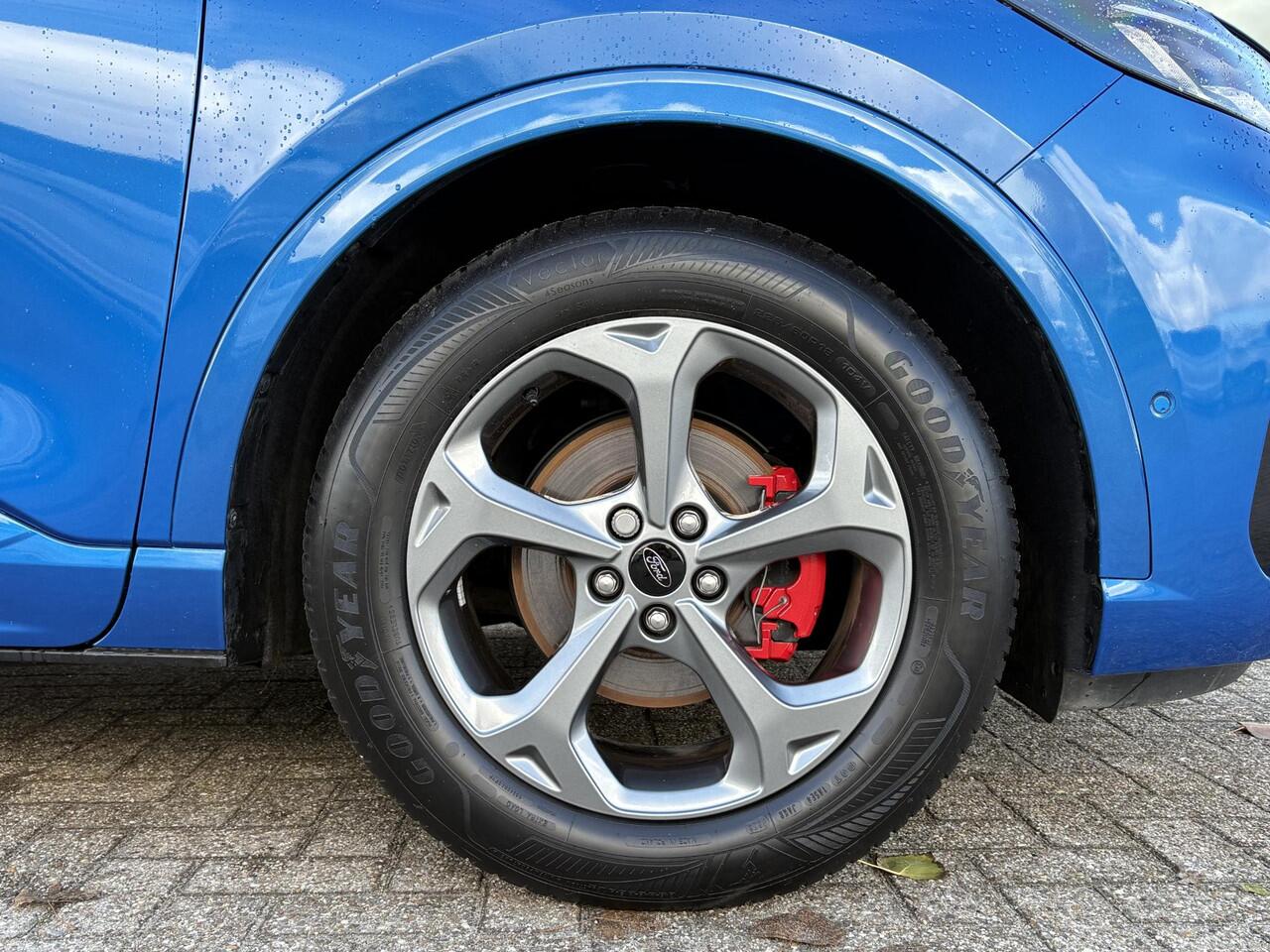 Ford KUGA 2.5 FHEV ST-Line X 190pk | Driver Assistance Pack | Technology Pack | Winterpack | Panoramadak | All Weather banden | Geen stekker nodig