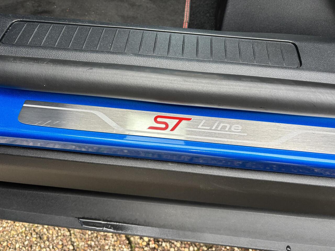 Ford KUGA 2.5 PHEV ST-Line X 243pk | Driver Assistance pack | Panoramadak | 18 inch Licht metaal | Winterpack | Technology Pack | 2.100kg Trekgewicht | Verlengde Fabrieksgarantie tot 09-2028