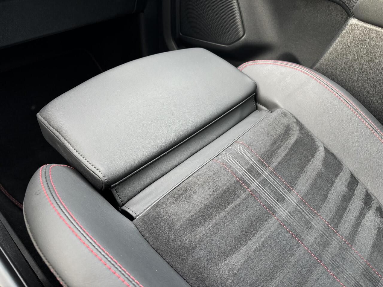 Ford KUGA 2.5 PHEV ST-Line X 243pk | Driver Assistance pack | Panoramadak | 18 inch Licht metaal | Winterpack | Technology Pack | 2.100kg Trekgewicht | Verlengde Fabrieksgarantie tot 09-2028