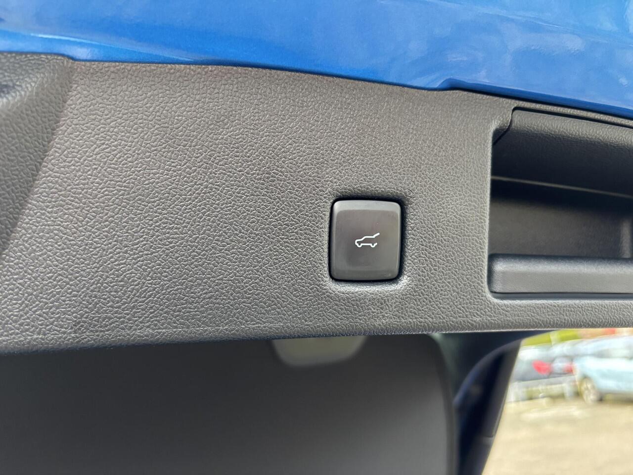 Ford KUGA 2.5 PHEV ST-Line X 243pk | Driver Assistance pack | Panoramadak | 18 inch Licht metaal | Winterpack | Technology Pack | 2.100kg Trekgewicht | Verlengde Fabrieksgarantie tot 09-2028