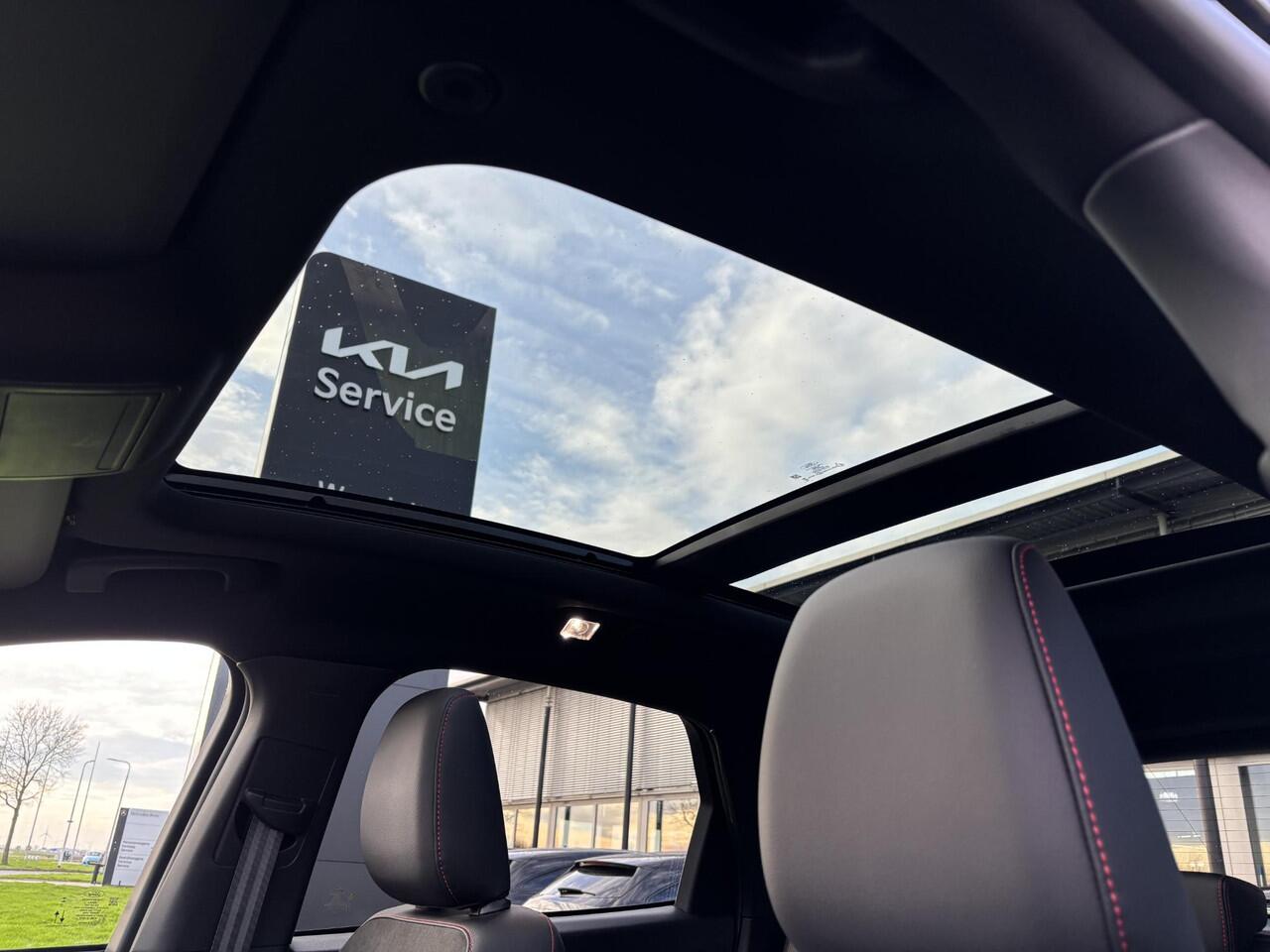 Ford KUGA 2.5 PHEV ST-Line X | Trekhaak Elektrisch uitklapbaar | HUD | Panoramadak | Stuur/Stoel verwarming | Adaptieve Koplampen | B&O Audio | 1500kg Trekgewicht | Navigatie | Apple CarPlay/Android Auto |