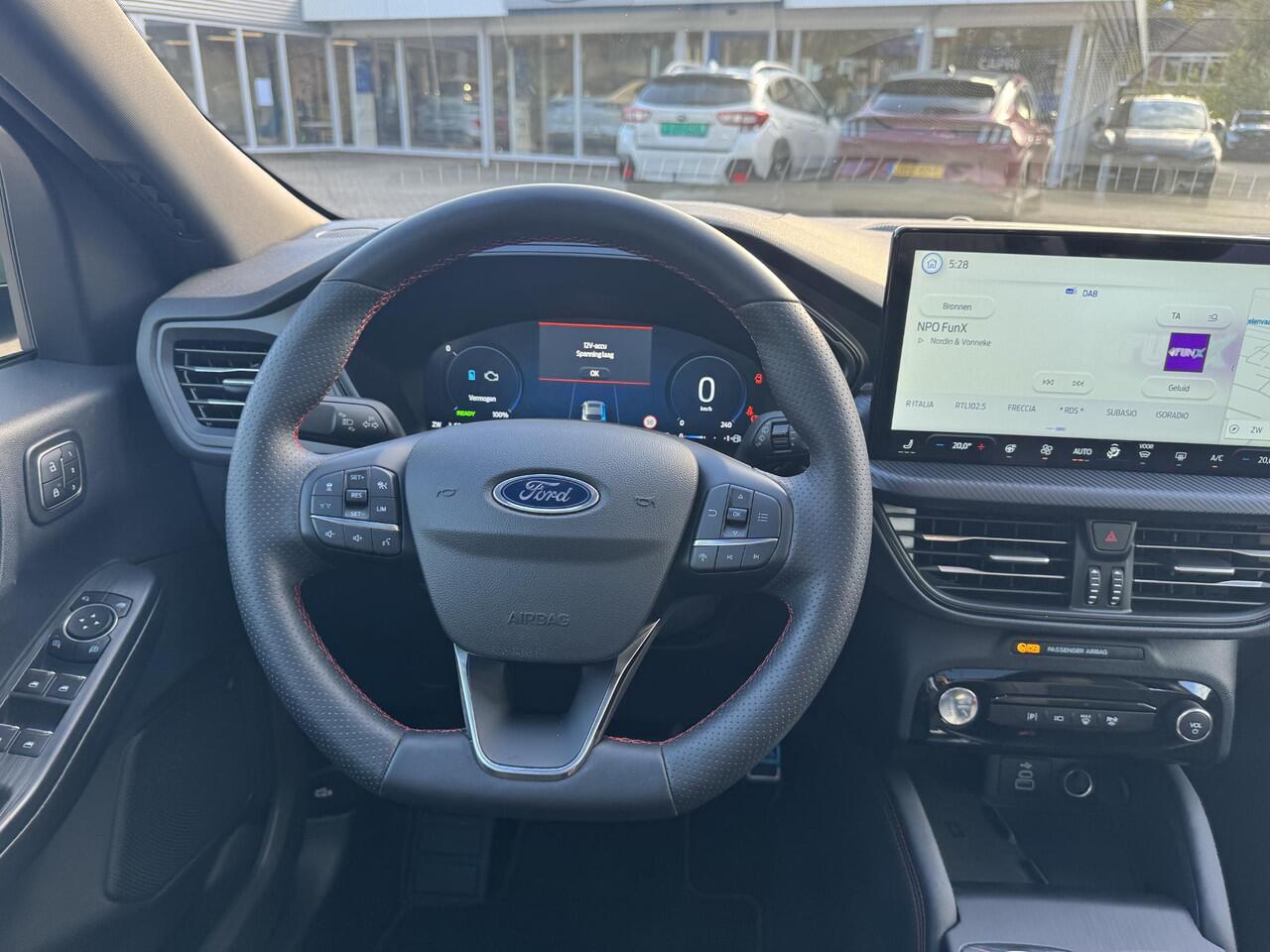 Ford KUGA 2.5 FHEV ST-Line X | 190pk | Driver Assistance Pack | Winterpack | Panoramadak | Technology Pack | Geen Stekker nodig | All Season banden