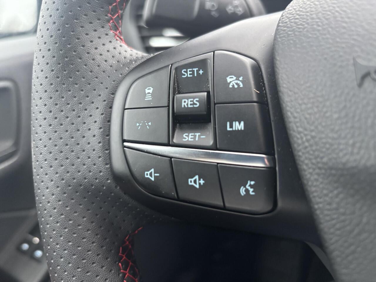 Ford KUGA 2.5 PHEV ST-Line X | SCI | 243pk | Winter Pack | AGR stoelen | Adaptive cruise | 360 graden camera | Elektrische Achterklep | 2.100kg Trekgewicht