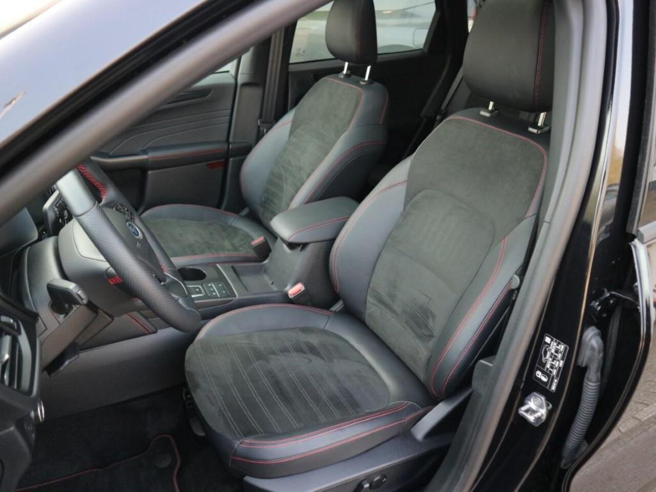 Ford KUGA 2.5 PHEV ST-Line X * TREKHAAK EL. * ADAP CRUISE * PANO * WINTER *