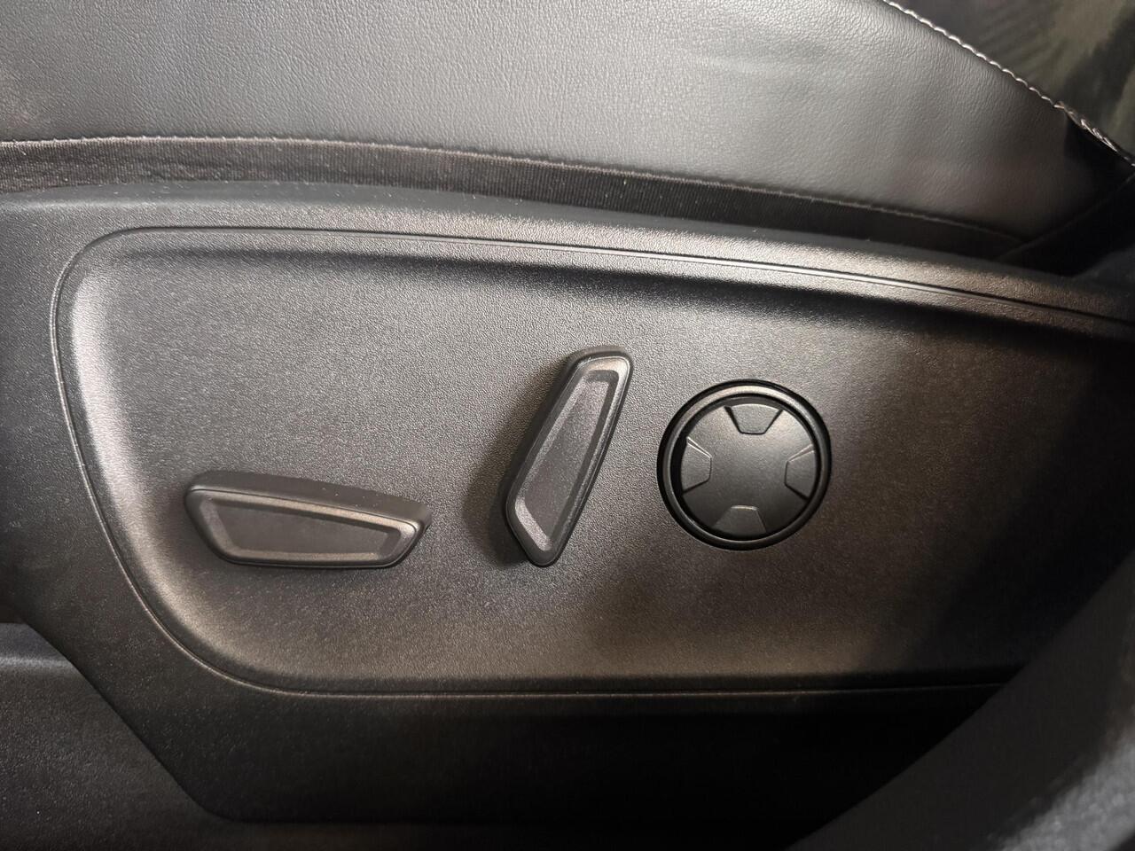 Ford KUGA 2.5 PHEV 243pk Active X Trekhaak Winter Parking pack Zwart Dak 19" LM Fabrieksgarantie
