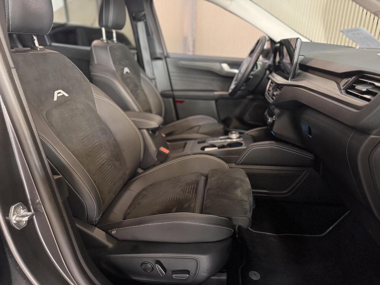 Ford KUGA 2.5 PHEV 243pk Active X Trekhaak Winter Parking pack Zwart Dak 19" LM Fabrieksgarantie