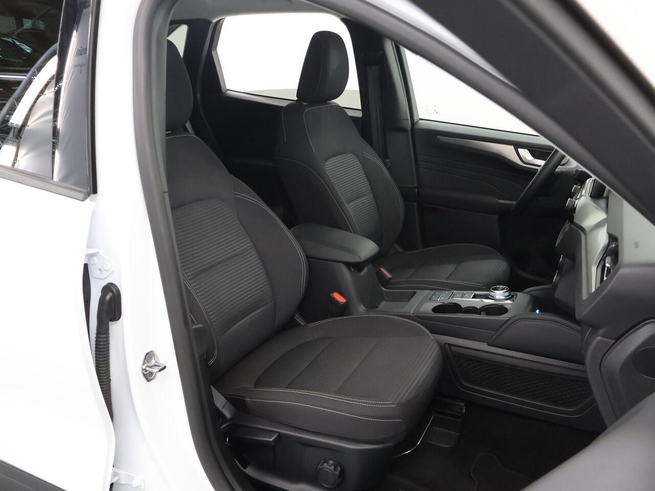 Ford KUGA 2.5 PHEV Titanium | SOH 97,1% | Winterpakket | HUD | Parkeercamera | Cruise Control Adaptief | Apple Carplay/Android Auto | Keyless Entry/Go |