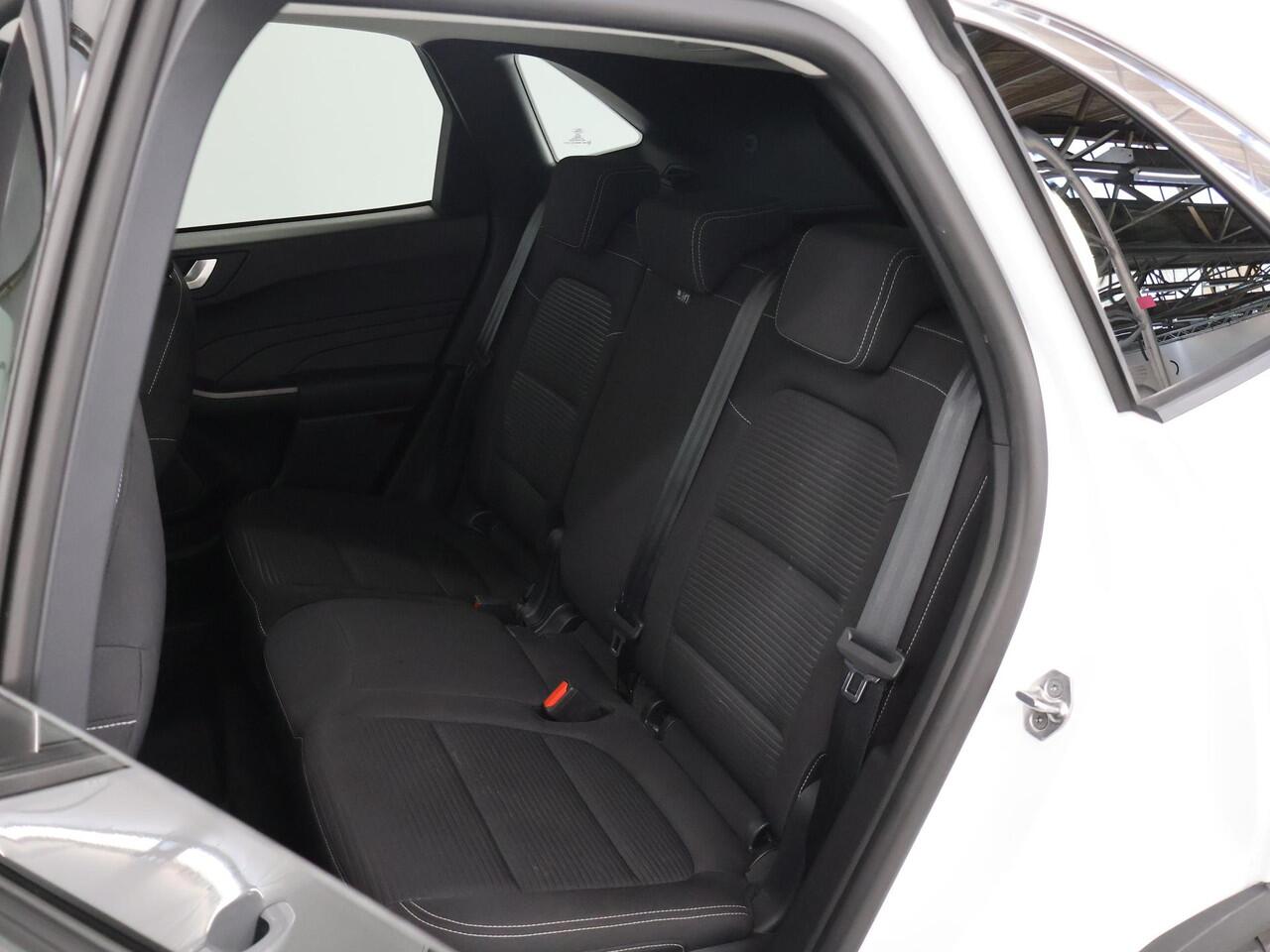 Ford KUGA 2.5 PHEV Titanium | SOH 97,1% | Winterpakket | HUD | Parkeercamera | Cruise Control Adaptief | Apple Carplay/Android Auto | Keyless Entry/Go |