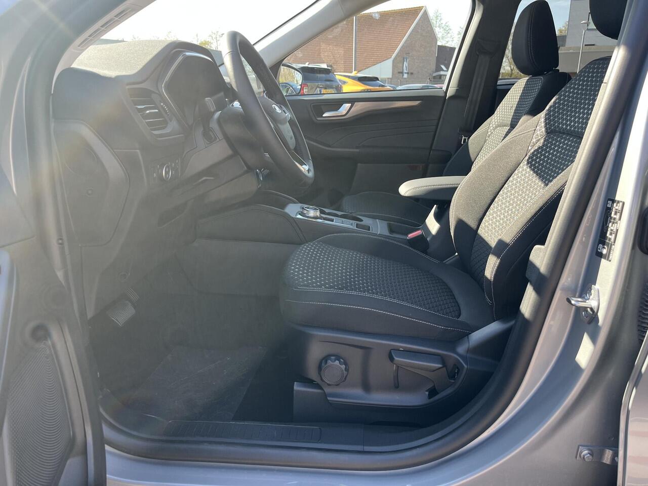 Ford KUGA 2.5 PHEV Titanium | SCI | 243pk Ford Voorraad | Wegklapbare Trekhaak | Gratis Laadpaal ! | Solar Silver | Incl 4.000,- Voordeel !